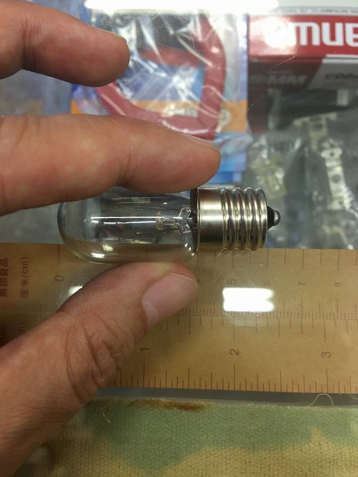 หลอดไฟ120V25WเกลียวE17ขนาดเส้นผ่านศูนย์กลางอ้วน22มมยาว55มม22X55mmหลอดไส้