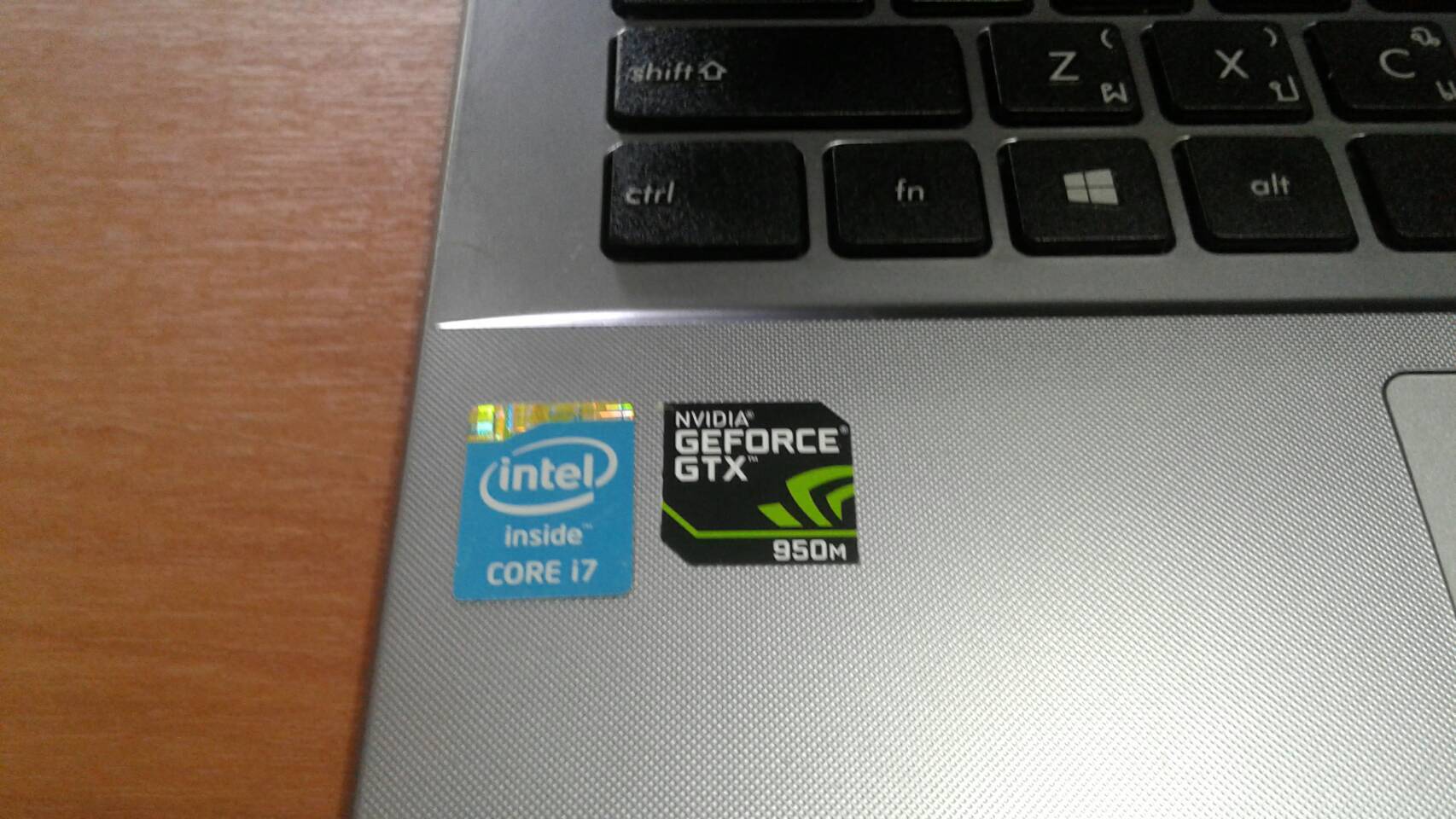Asus A550J CPU เกมมิ่ง Core™ i7 4720HQ Upto 3.60GHz การ์ดจอแยกGTX950 4G เกมส์กราฟฟิกส์ยูทูปHD