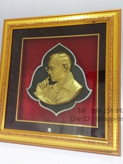 พระบรมฉายาลักษณ์ในหลวง ร.9 กรอบทอง ไซส์กลาง