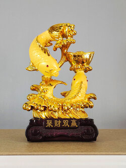 รูปปั้นปลามังกรเลขแปด ชูทอง ของขวัญขึ้นบ้านใหม่ยอดนิยม