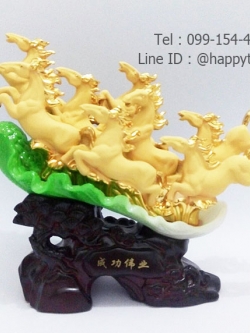 ม้ามงคลสีทอง 8 ตัว วิ่งบนผักกาดเขียว