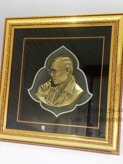 ในหลวงรัชกาลที่ 9 ไซส์กลาง พื้นสีดำ