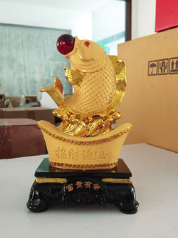 ปลามังกรคาบแก้วสารพัดนึก ของขวัญมงคลสำหรับขึ้นบ้านใหม่