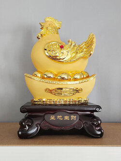 ไก่มงคล + ไข่ทองคำ บนก้อนทองใหญ่ ของขวัญขึ้นบ้านใหม่ให้เพื่อน