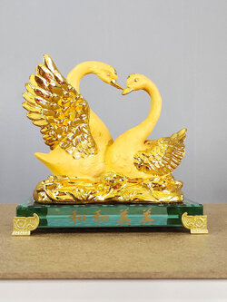 หงส์คู่ฐานแก้ว สำหรับเป็นของขวัญมงคลวันแต่งงาน