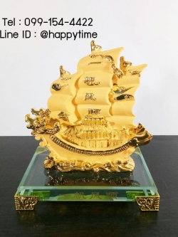 เรือใบมงคลสีทองฐานแก้ว หัวเรือเป็นรูปมังกร